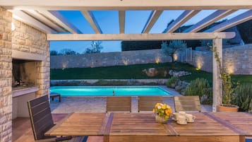 Villa Luxe, 4 chambres, piscine privée (Kvinta) | Coffres-forts dans les chambres, décoration personnalisée