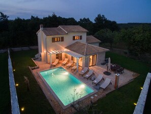 Luxury Villa, 4 Bedrooms, Private Pool (Sesta) | In-room safe, individually decorated, individually furnished, desk - Villas Adagio (Barban)