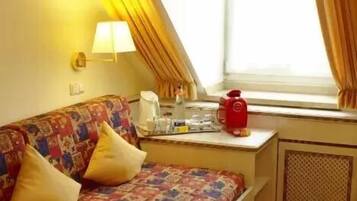 Zimmersafe, Schreibtisch, schallisolierte Zimmer, Babybetten