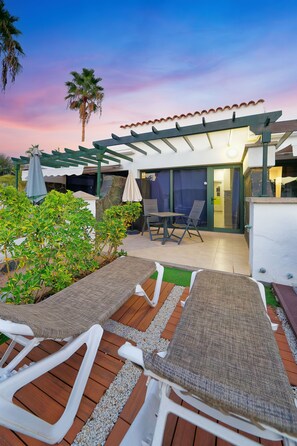 Deluxe Bungalow | Terrace/patio - Maspalomas Lago - Canary Sunset (San Bartolomé de Tirajana)
