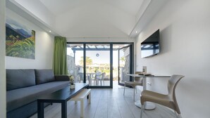 Deluxe-Bungalow, Poolseite