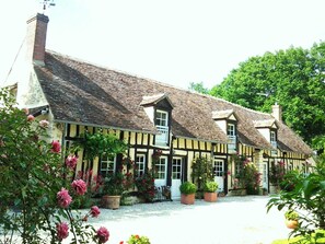 Front of property - Les Sapins (Vitry-aux-Loges)