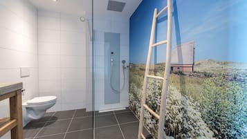 Quarto casal luxo | Banheiro | Chuveiro, produtos de toalete grátis, secador de cabelo, piso aquecido