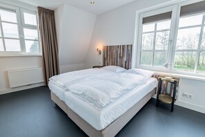 Deluxe Double Room | Hypo-allergenic bedding, minibar, blackout drapes, soundproofing