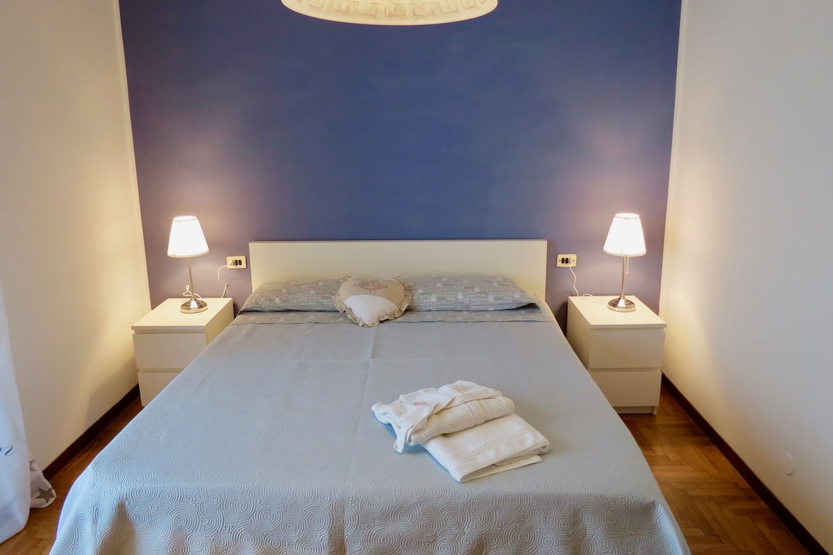 Apartment, 1 Bedroom, Lake View | 1 bedroom, Egyptian cotton sheets, premium bedding, iron/ironing board