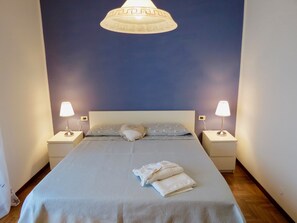 Appartamento, 1 camera da letto, vista lago | Biancheria in cotone egiziano, biancheria da letto di alta qualità