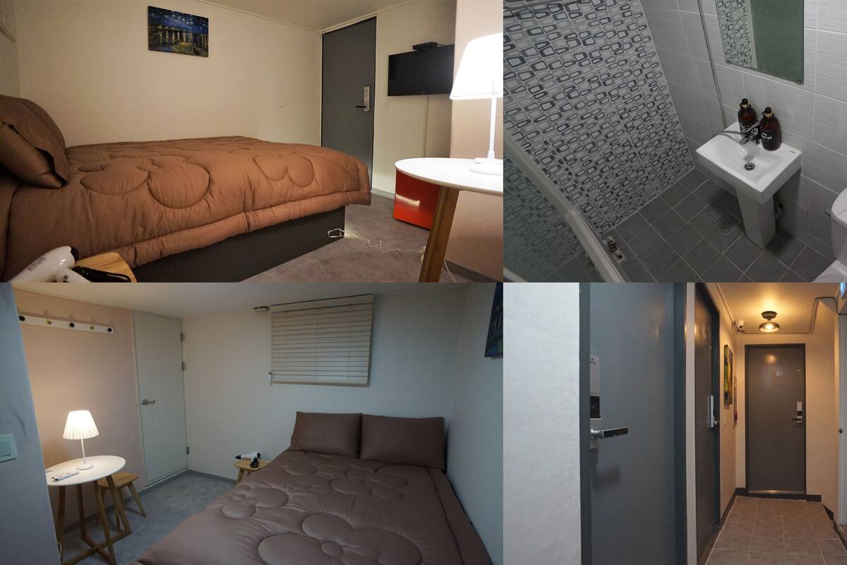 Ein Hotelzimmer mit Bett, Nachttisch, Lampe und einem Bild an der Wand.