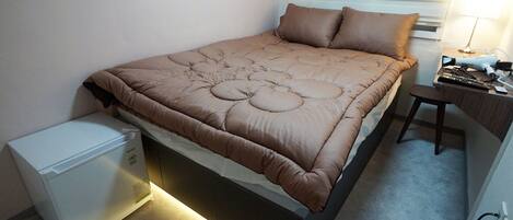 Standard Double Room | Iron/ironing board, free WiFi, bed sheets