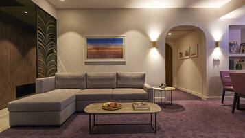 Suite, 1 Bedroom (M) | In-room safe, individually decorated, desk, blackout drapes