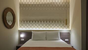 Comfort Studio (M) | In-room safe, individually decorated, desk, blackout drapes