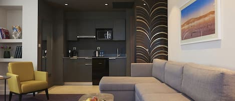 Suite, 1 Bedroom (M) | Living area
