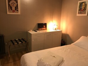 Suite Deluxe, 2 habitaciones, vista a la ciudad | Sábanas italianas Frette, ropa de cama de alta calidad y edredón 