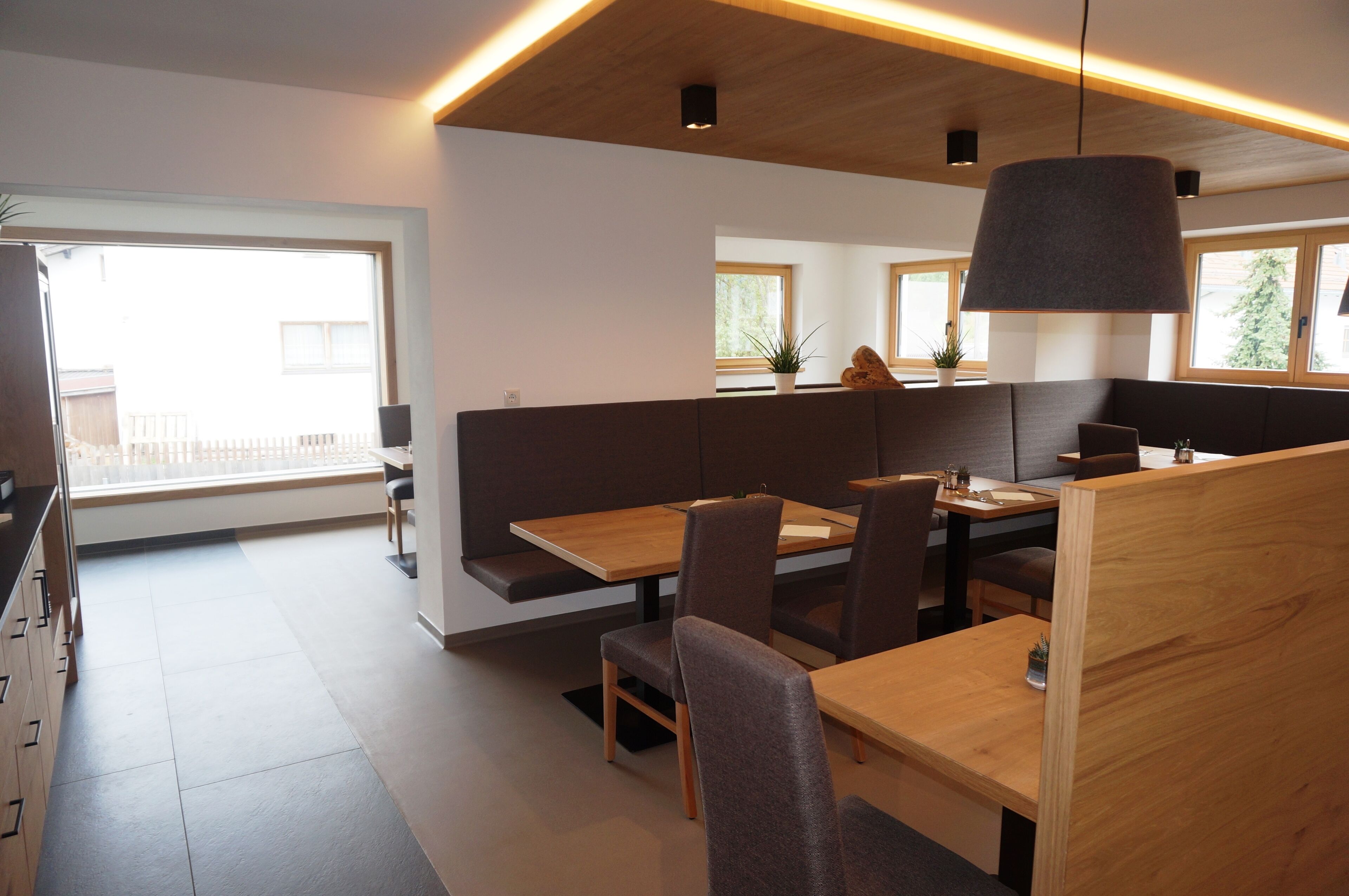 بوفيه فطور مجانًا يوميًا