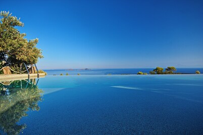 The Infinity 180 Luxury Suites - Adults Only