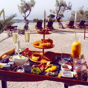 Free daily cooked-to-order breakfast