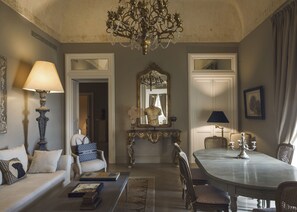 Exclusieve suite | Luxe beddengoed, donsdekens, bedden met traagschuimmatrassen