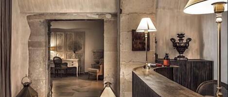 Check-in/check-out kiosk