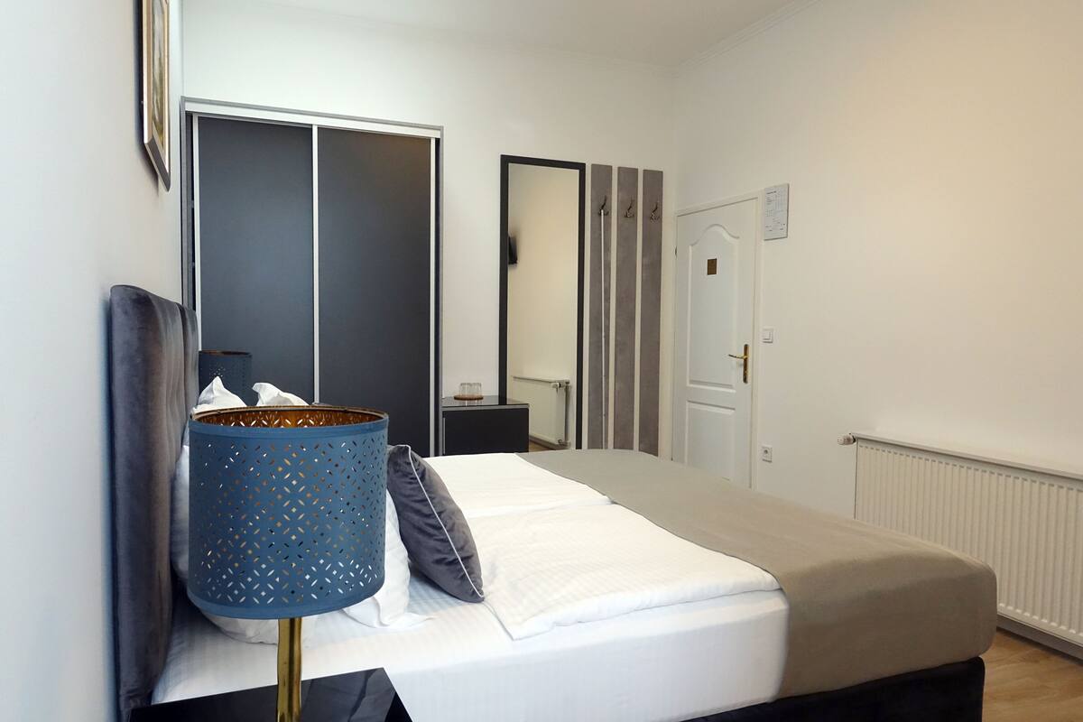 Classic Double or Twin Room, 1 Bedroom | Minibar, WiFi (free), bed sheets