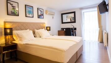 Deluxe Double Room | Minibar, free WiFi, bed sheets