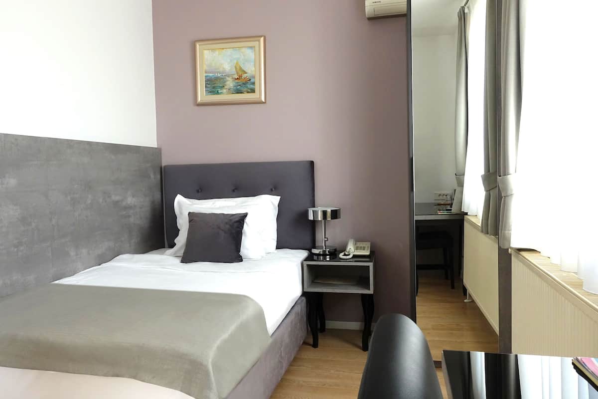 Habitación individual clásica | Minibar, wifi gratis y ropa de cama
