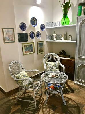 Lobby sitting area - B&B all'Antico Borgo (Oristano)