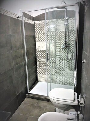 Double Room | Bathroom amenities - B&B all'Antico Borgo (Oristano)