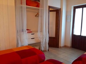 Quadruple Room | Down comforters, Select Comfort beds, individually furnished, desk - B&B L'Albero Cavo (Parma)