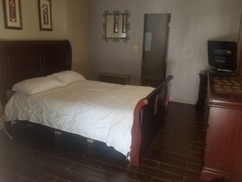 Basic Double Room, 1 Queen Bed, Non Smoking | Desk, blackout drapes, free WiFi, bed sheets