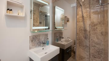 Twin Room | Bathroom