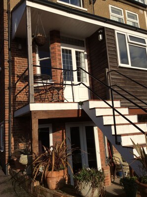 Leilighet – deluxe, 1 dobbeltseng, ikke-røyk, hageutsikt | Balkong