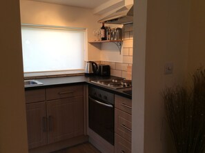 Chalet, 1 cama matrimonial, para no fumadores | Cocina privada | Refrigerador, microondas, horno y parrilla de estufa 