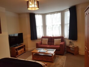 Estudio, 1 cama matrimonial, para no fumadores, vista a la ciudad | Sábanas de algodón egipcio y ropa de cama de alta calidad 