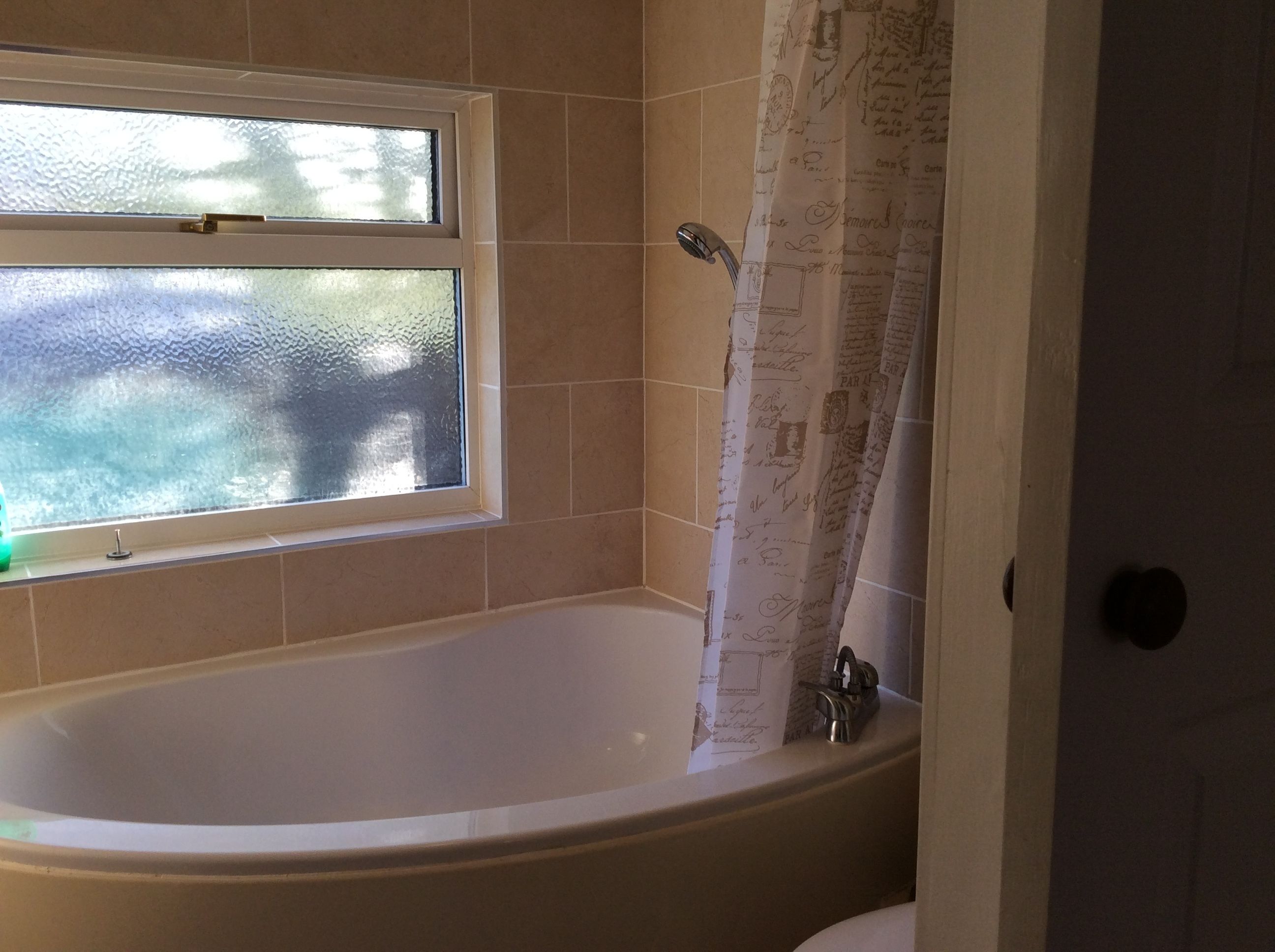 Chalet, 1 Double Bed, Non Smoking | Bathroom | Free toiletries, hair dryer, towels