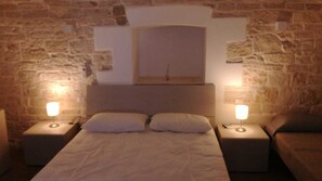 Comfort Triple Room | Rollaway beds, free WiFi, bed sheets - B&B il Castello (Giovinazzo)