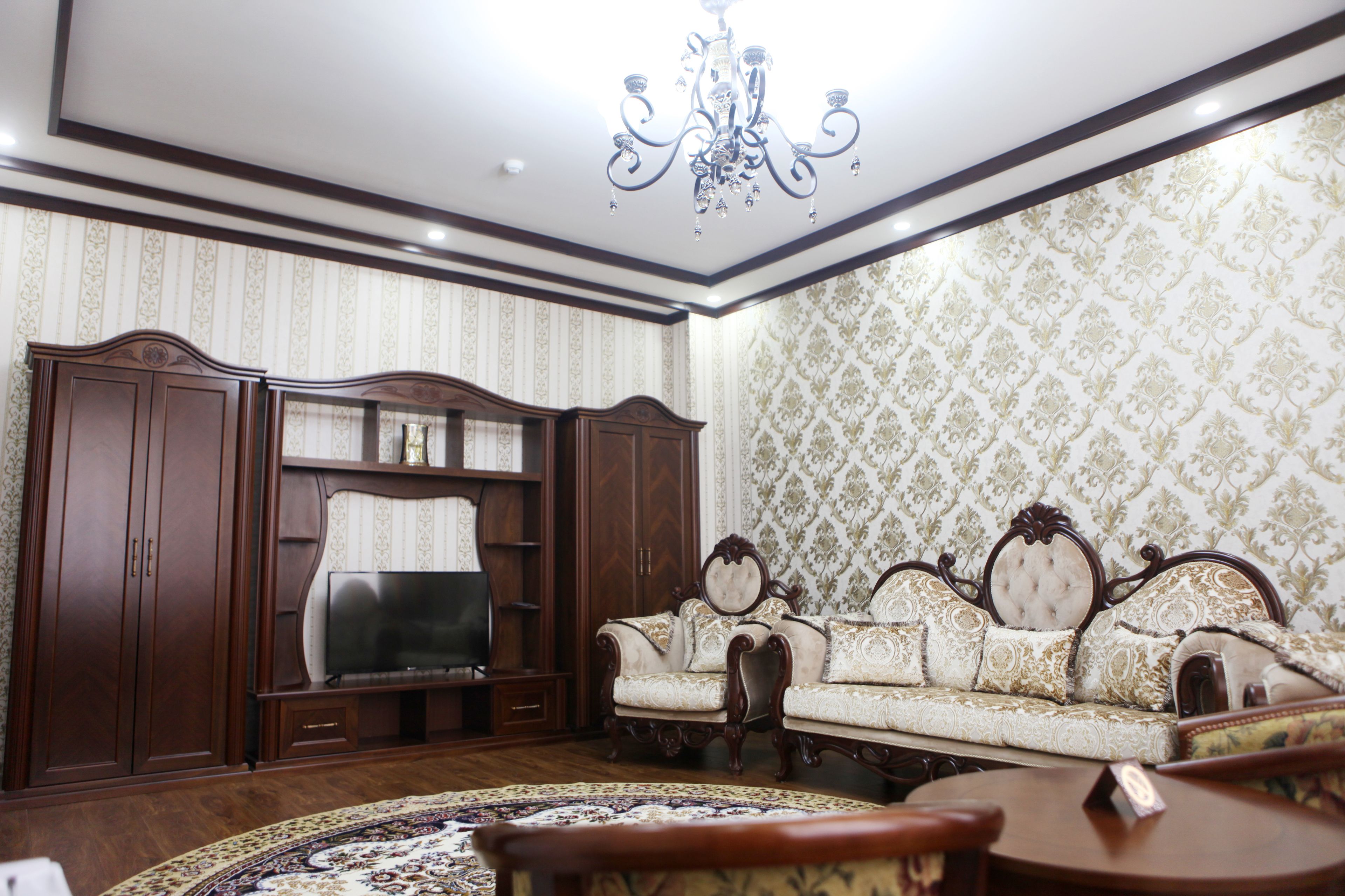 標準雙人房 | 起居區 | 43-吋電視，提供衛星頻道