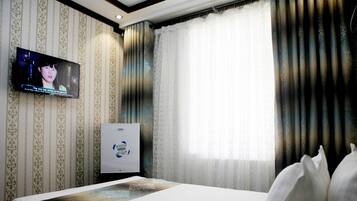 Standard Room, 2 Bedrooms | Minibar, in-room safe, desk, blackout drapes