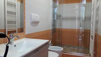 Family Room | Bathroom