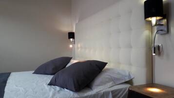 Family Room | Soundproofing, free WiFi