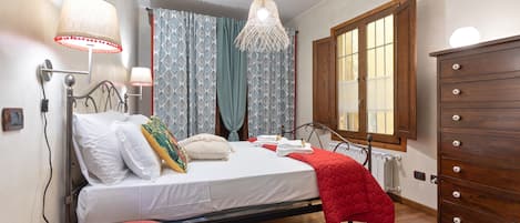 Apartment, 1 Bedroom | 1 bedroom, iron/ironing board, cribs/infant beds, free WiFi