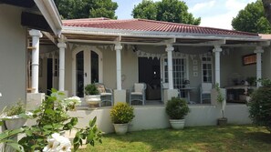 ด้านหน้าที่พัก