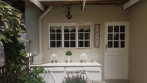 Comfort House, Courtyard View (French Quarter) | Terrace/patio - The French Quarter Parkhurst (Randburg)
