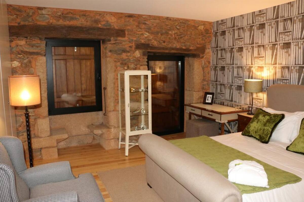 Deluxe Double Room | Minibar, desk, blackout curtains, soundproofing