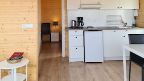 Coffee/tea maker, fridge, microwave, stovetop - Starmyri 2a Cottages (Djupivogur)