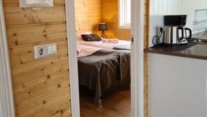 Blackout drapes, cribs (free), WiFi (free), bed sheets - Starmyri 2a Cottages (Djupivogur)