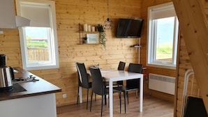 Coffee/tea maker, fridge, microwave, stovetop - Starmyri 2a Cottages (Djupivogur)