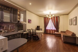 Departamento familiar | Área de sala de estar | Televisión LCD de 42 pulgadas con canales digitales y televisión 