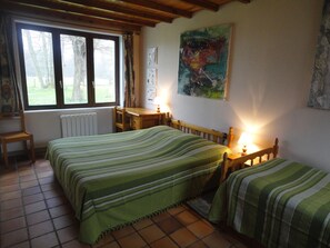 Fyrbäddsrum (La Grande Chambre ) | Strykjärn/strykbräda, gratis barnsängar, gratis wi-fi och sängkläder