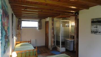 Kamar Quadruple (La Grande Chambre ) | Setrika/meja setrika, tempat tidur bayi gratis, dan Wi-Fi gratis