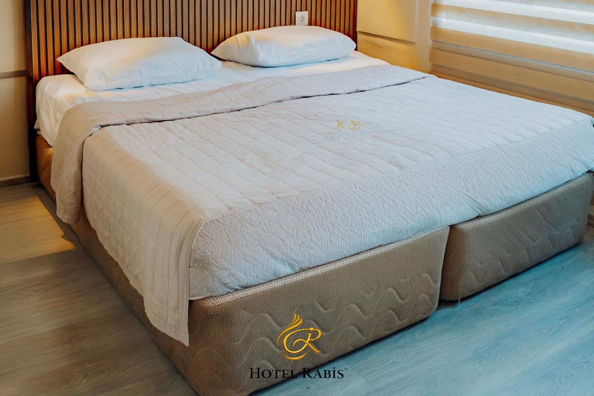 Hypo-allergenic bedding, minibar, laptop workspace, soundproofing