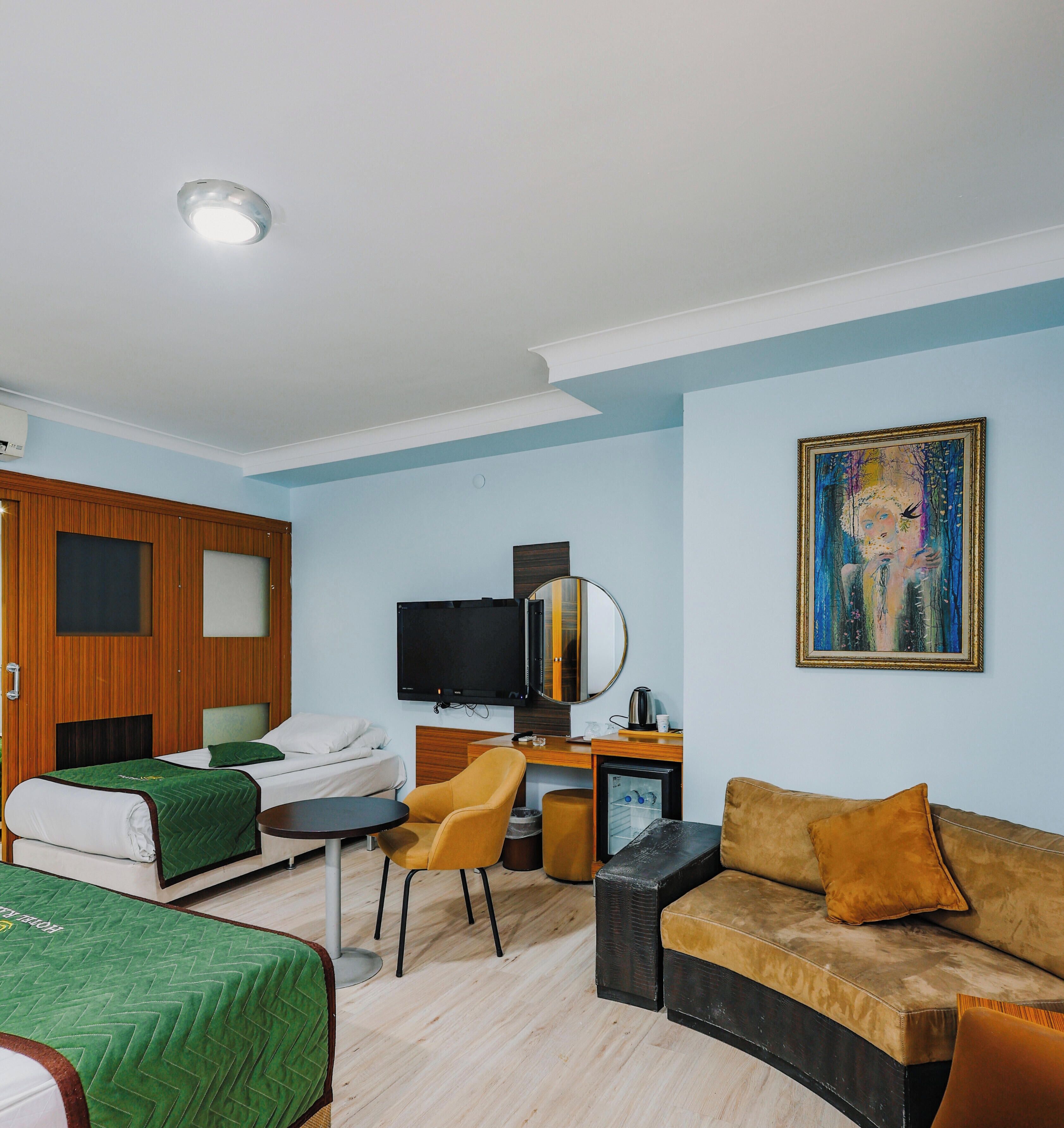 Hypo-allergenic bedding, minibar, laptop workspace, soundproofing